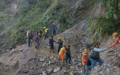 印度尼泊尔暴雨引发泥石流灾情 逾百民众丧生