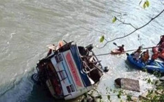 尼泊爾巴士墮河 最少17死50人傷
