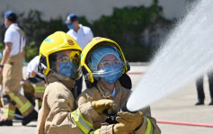 70中學生參與消防處體驗日 模擬火場親身灌救