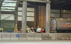 屯门公路的士运油车相撞 司机乘客2伤送院