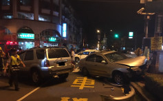 台湾屏东县3车连环相撞 一家五口3死两伤