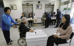 南韩总统选举展开投票  　文在寅胜券在握