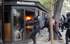 巴黎劳动节爆骚乱 黑衣暴徒火烧麦当劳300人被捕