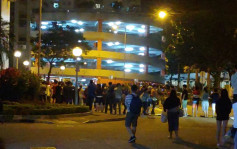 【修例风波】屯门人群聚集 防暴警察被指骂后离开