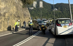 香港仔香岛道两车迎头相撞  两人受伤
