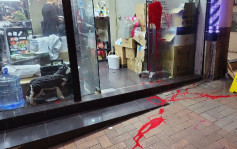 葵涌发廊遭淋红油 警缉狂徒