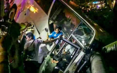 布吉島旅遊巴翻側 5名中國遊客受傷