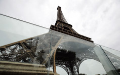巴黎铁塔防恐袭玻璃墙料9月完工