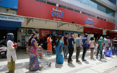 印度鎖國封城 民眾湧超市現恐慌性搶購潮