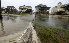 「佛罗伦斯」吹袭北卡罗来纳州 沿岸水浸停电