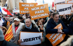 法國續有大批市民上街 反對疫苗通行證