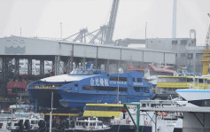 長沙灣船廠維修中船隻起火 消防開喉救熄