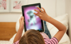日用平版电脑玩游戏4个钟 4岁女童患600度近视