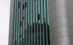 【天鸽袭港】玻璃幕墙破裂 中环广场 恒生银行总行同受灾