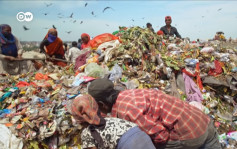 封城令下顿失收入 印度数百万贫民垃圾堆中找食物