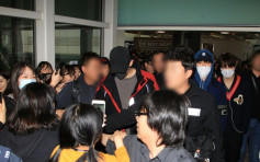 EXO 3子抵港 300粉絲接機惹混亂