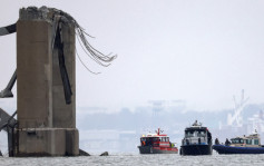巴爾的摩大橋撞塌｜貨櫃船臨撞前飄「油臭味」 事故原因指向燃油污染