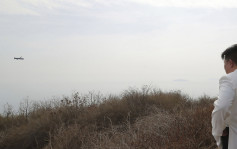 北韩首次公开战略巡航导弹低空飞行照  金正恩近距离观看