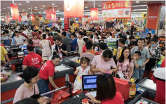 山竹來襲 深圳市民迫爆超市搶購糧水