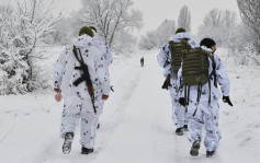 乌克兰预备役人员激增至10万人 基辅边郊有武装训练