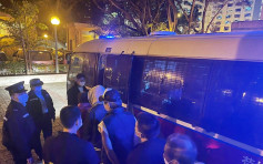 荃湾警打击非法街头赌博 拘19男女兼发告票