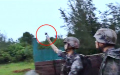 駐港解放軍大雨中進行實彈訓練 投擲手榴彈