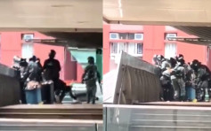【有片】網傳警員橋上掟磚 警：正進行清理擲向貨車斗