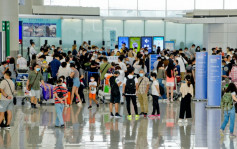 426名港人去年申退中国籍 按年增逾4成