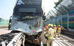 九巴74X吐露港公路车祸｜乘客睹巴士左摇右摆 意外后「个个辘晒喺度」