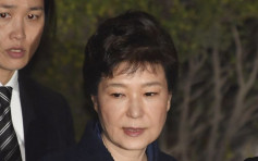 朴槿惠脚伤缺席聆讯　传精神失常法务部否认