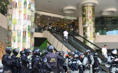 【修例风波】黑衣人游走坑口东港城 防暴警察进入Popcorn商场
