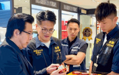 國慶黃金周︱海關夥旅監局巡查購物熱點 派傳單教旅客消費小貼士