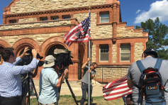 展出被塗污的美國國旗藝術品 堪薩斯大學被指不尊重