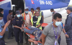 尼泊尔一辆巴士坠崖 至少28人死亡