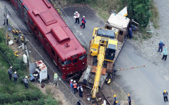 熊本县观光车撼拖车 11乘客受轻伤