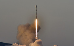 SpaceX火箭成功升空 运送10枚铱星卫星上轨道