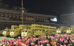  北韓再次舉行夜間閱兵儀式 展示新型潛射彈道導彈
