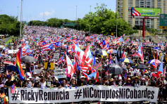 波多黎各逾50万人示威促总督即时下台 警察施放催泪弹 
