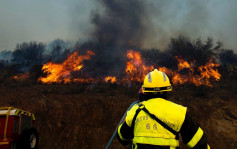 法国南部发生山火 数百名居民紧急疏散