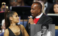 歌后Aretha Franklin丧礼 Ariana疑遭主教摸胸