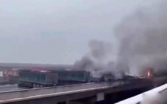 陕西包茂高速40馀辆车相撞 已致3死6伤