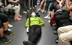 【Juicy叮】男乘客港鐵車廂地下躺平 眾目下大覺瞓惹熱議