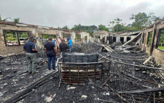 圭亚那中学宿舍疑遭纵火 19学生逃生无门被活活烧死