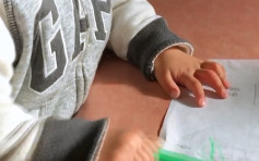 台3歲女童蠟筆塞鼻 險窒息