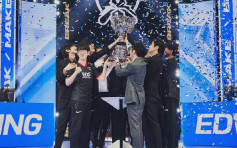 《英雄联盟》全球总决赛中国队夺冠 全国学生兴奋每位队员获送楼