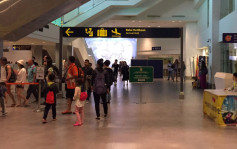 马来西亚：官员驻守机场欢迎中国旅客到访