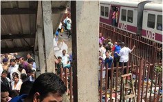 【有片】孟买火车站「人踩人」 酿成22死36伤