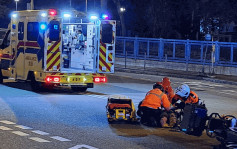 慈雲山電單車撞私家車 鐵騎士倒地受傷送院