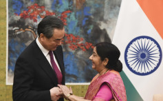 中國外長王毅會晤印度外長史瓦拉吉