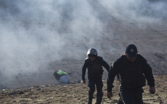 美國向衝破墨西哥防線中美洲難民射催淚彈